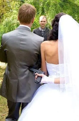 누가 결혼하라고 총 들고 협박함?